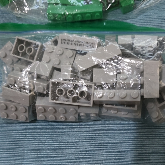 OFF Brand Building Block Set - Picture 4 of 5